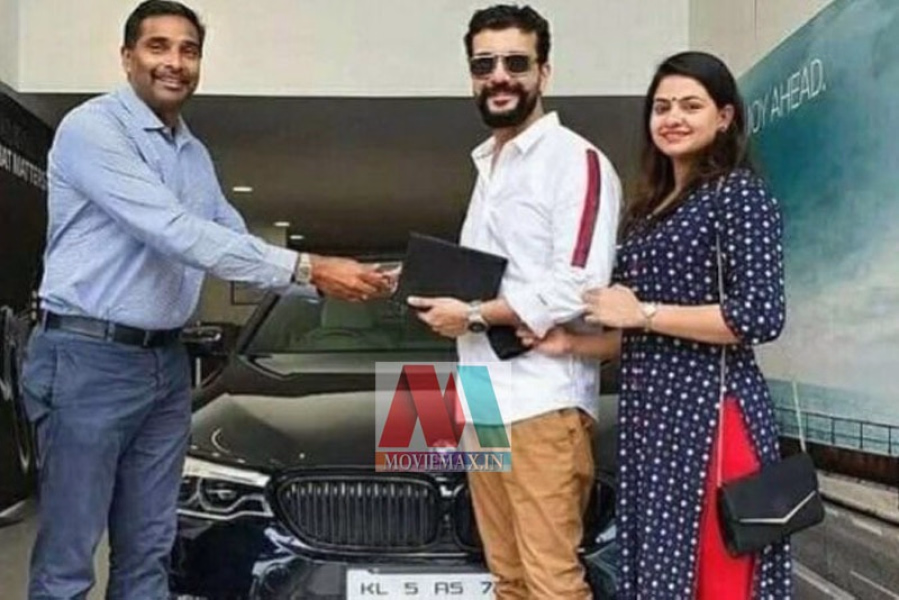 ഇനി യാത്രകള്‍  ബിഎംഡബ്ല്യുവില്‍  താക്കോല്‍ സ്വന്തമാക്കി പിഷാരടി 